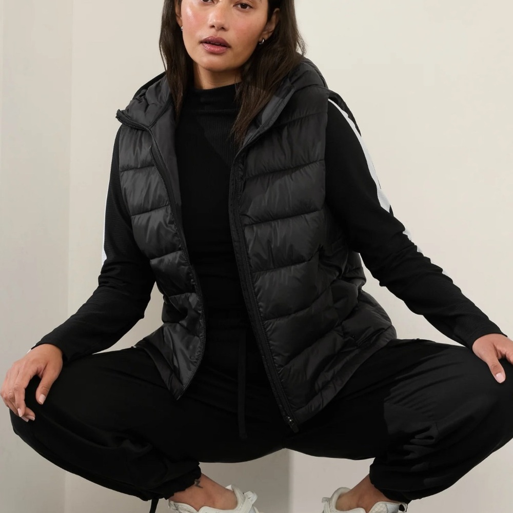 Athleta aire puffer vest. Black size small